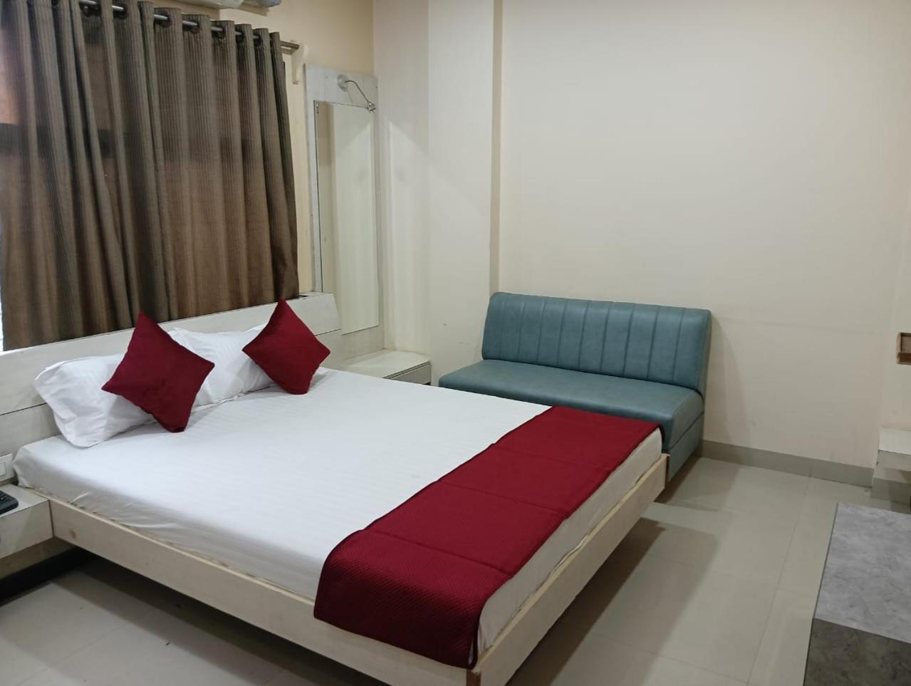 Hotel Tirupati Palace Indore Exterior foto